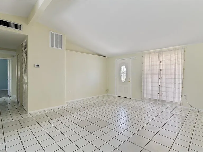 22312 Lasalle Rd — Photo 8