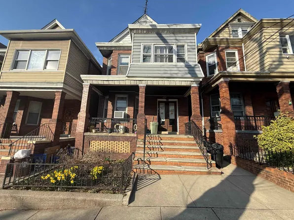 122 Carlton Avenue image 1 of 20