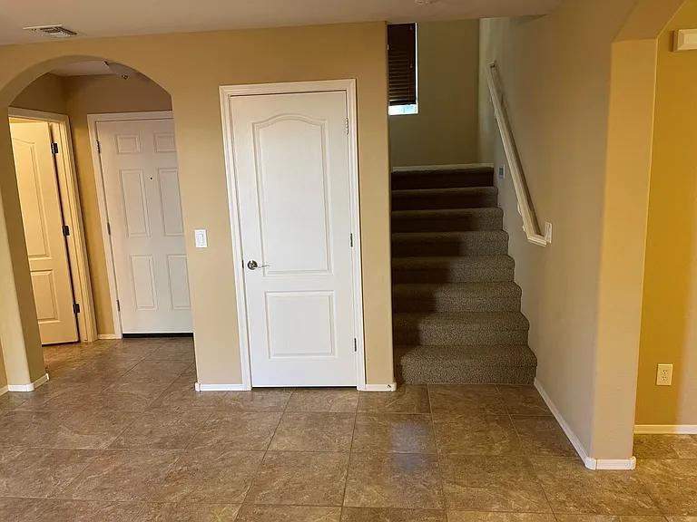 2562 E Vermont Dr — Photo 10