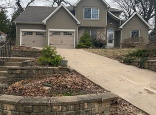 208 Hillcrest Ave, Davenport, IA 52803