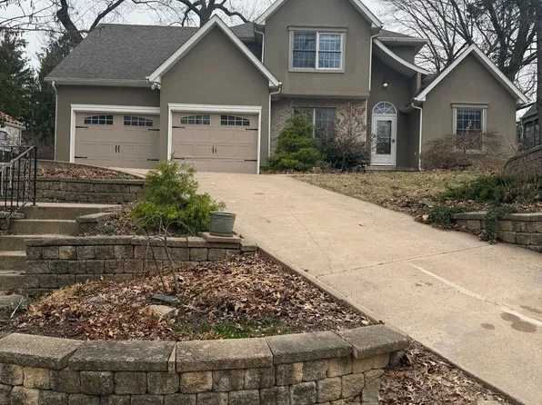 208 Hillcrest Ave, Davenport, IA 52803