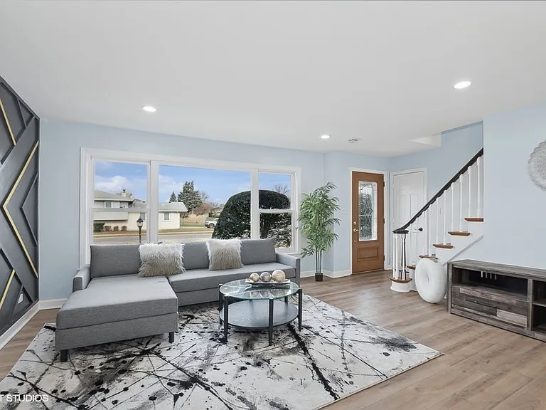 1001 Oakton St — Photo 2