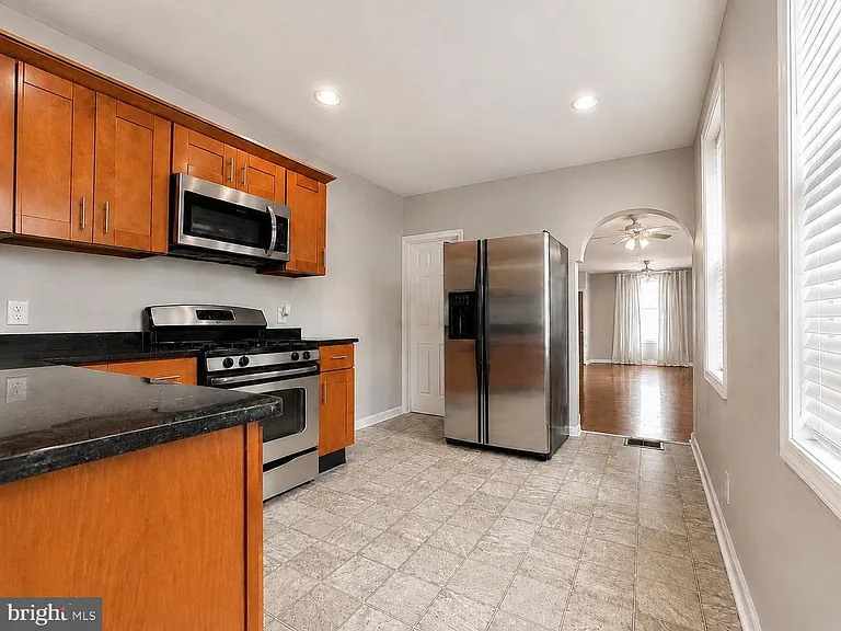 2643 Emerald St — Photo 9