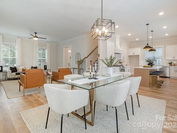 5th image of 607 Julia Ave