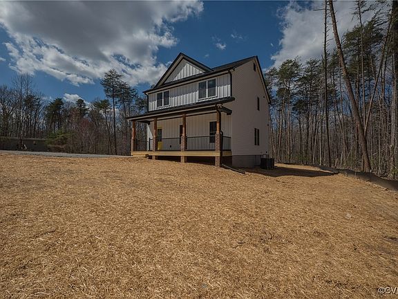 3rd image of 530 Paradise Ln