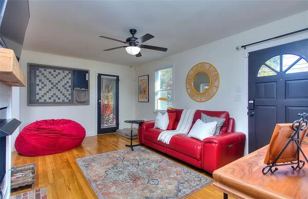 2 bed, 1.0 bath, 899 sqft, $2,250 — Photo 1