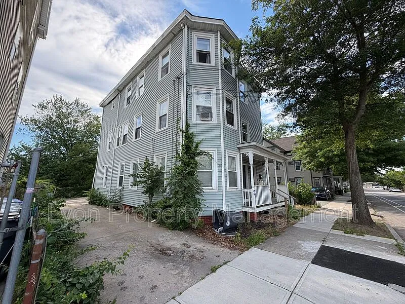 328 Douglas Ave #1