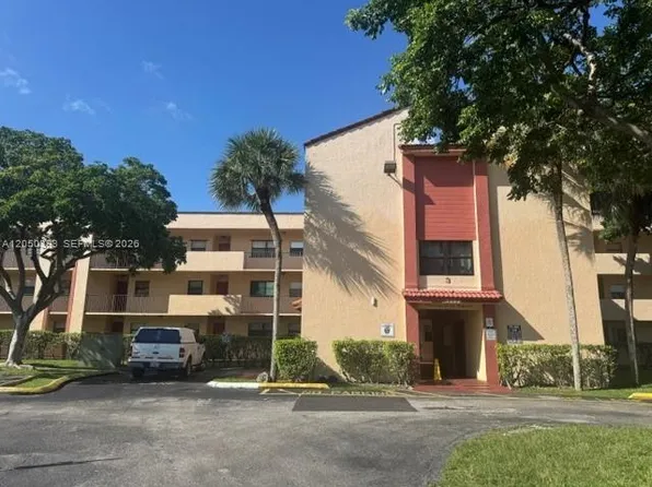 3396 Foxcroft Rd APT 210, Hollywood, FL 33025