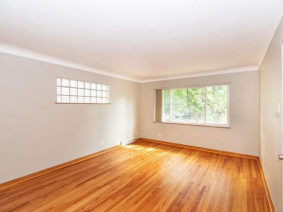 5th image of 5205 Jamieson Ave #D