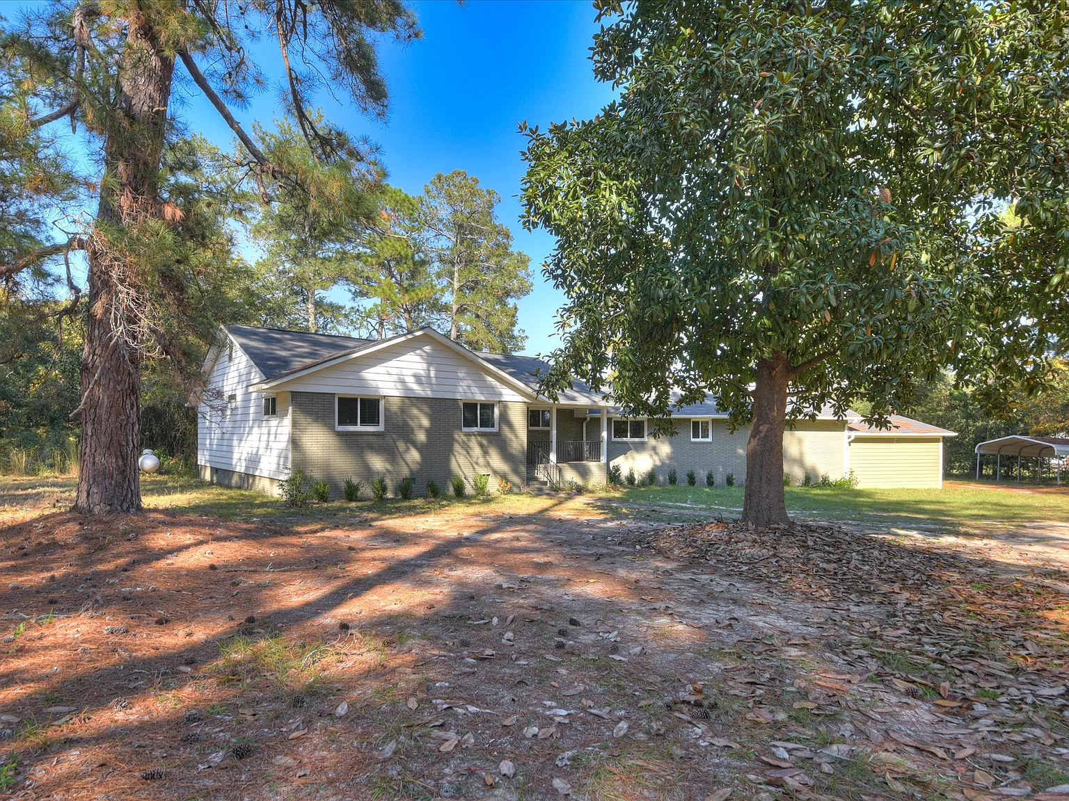 Renovated home on Acreage — Photo 4