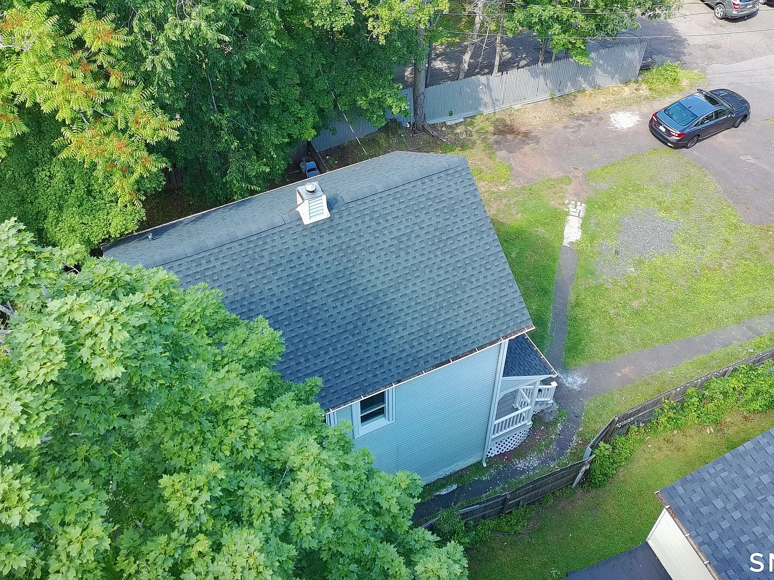 3 bed, 2.0 bath, 960 sqft, $2,400 — Photo 3