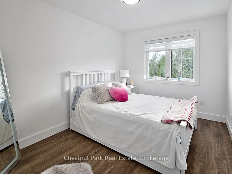137 White Oak Cres — Photo 9
