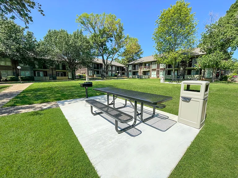 Seasons Apartments — Photo 6