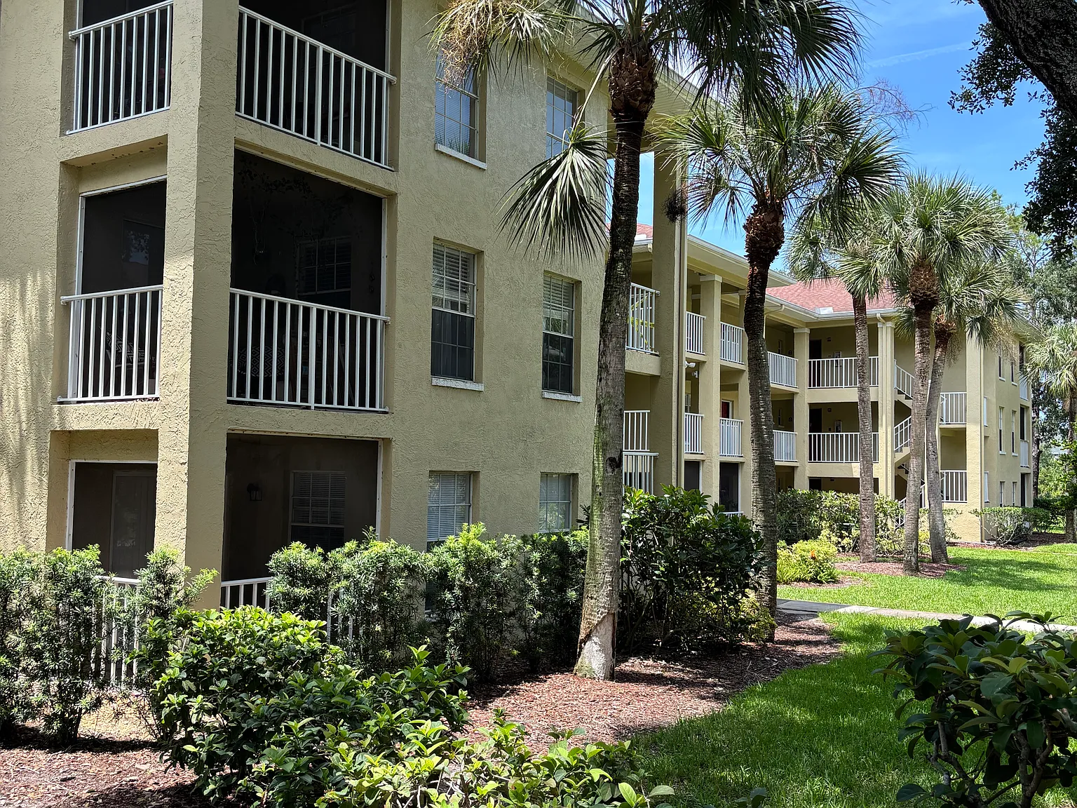 2 bed, 1115 sqft, $1,825 — Photo 1