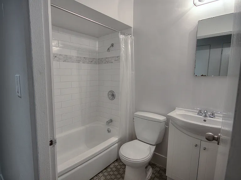 1540 Haro St — Photo 10