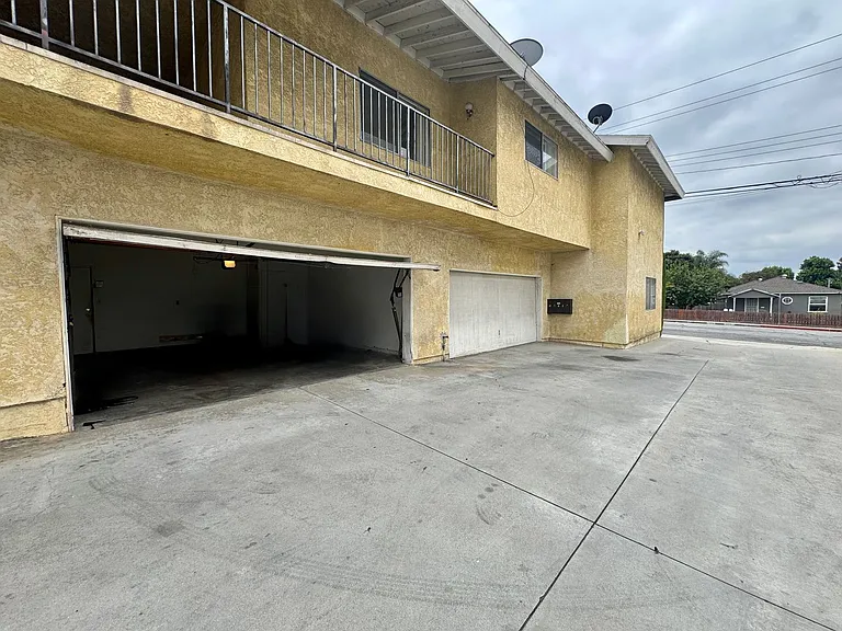 Beverly — Photo 9