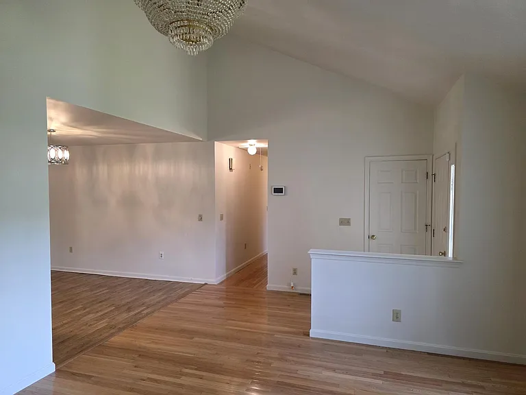 6300 White Cove Dr — Photo 8