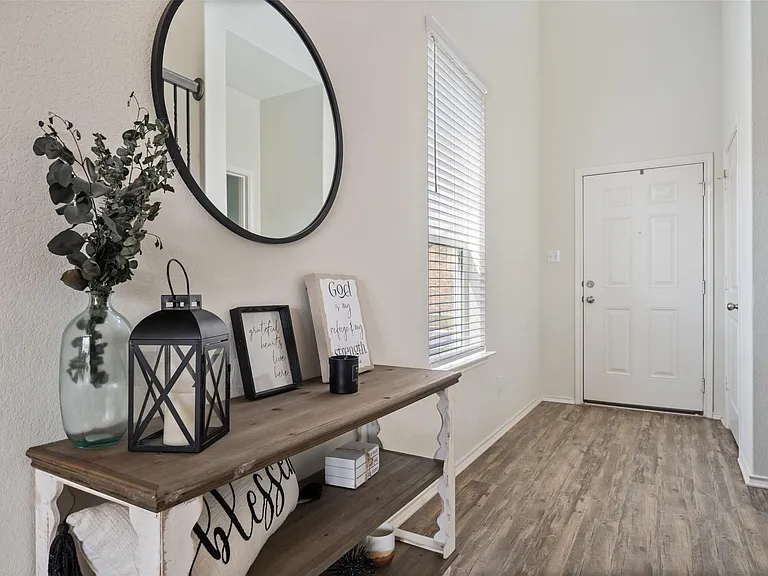 328 Thornless Cir — Photo 1