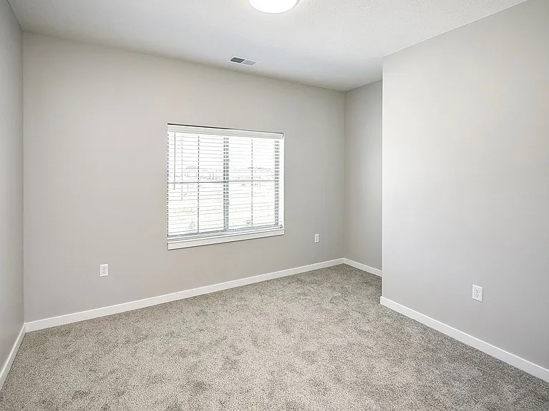 Deerfield Apartments & Chateaus — Photo 38