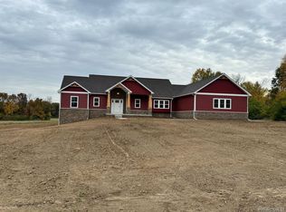 190 Darwin Rd, Pinckney, MI 48169