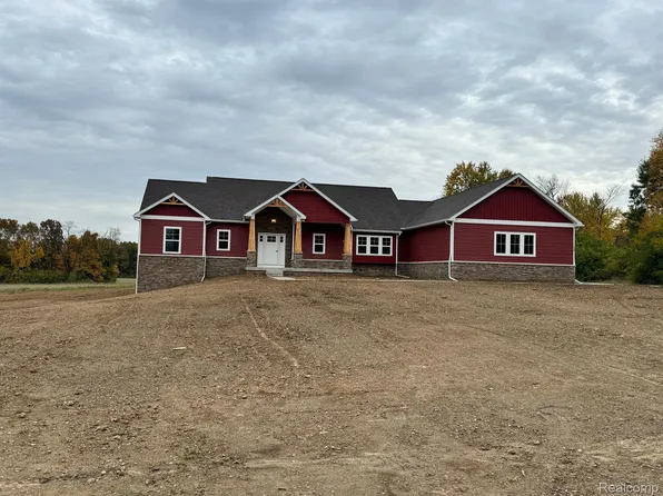 190 Darwin Rd, Pinckney, MI 48169