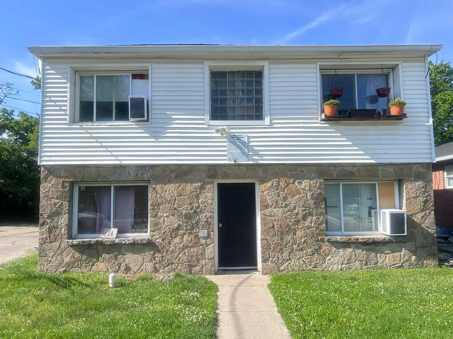 738 Adams St — Photo 1