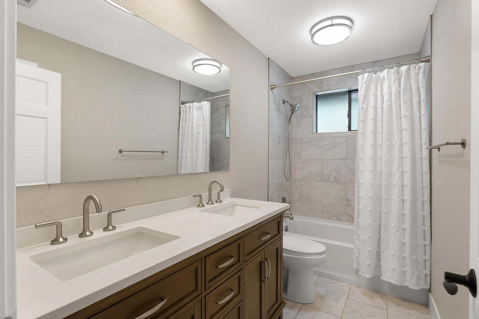 4 bed, 3.0 bath, 2813 sqft, $3,495 — Photo 2
