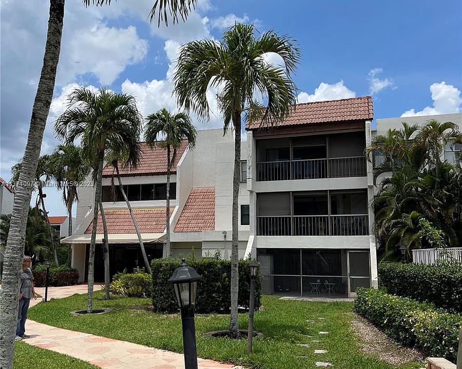 1st image of 301 Racquet Club Rd APT 201
