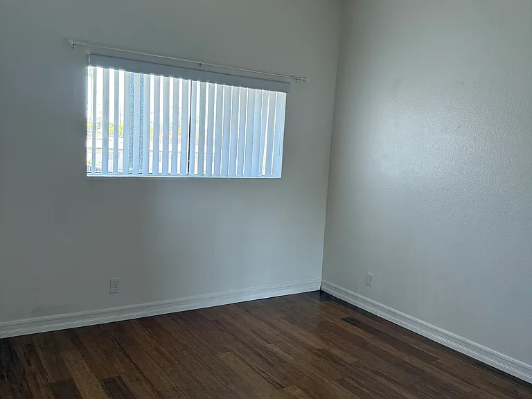 1108 Termino Ave #304 — Photo 6