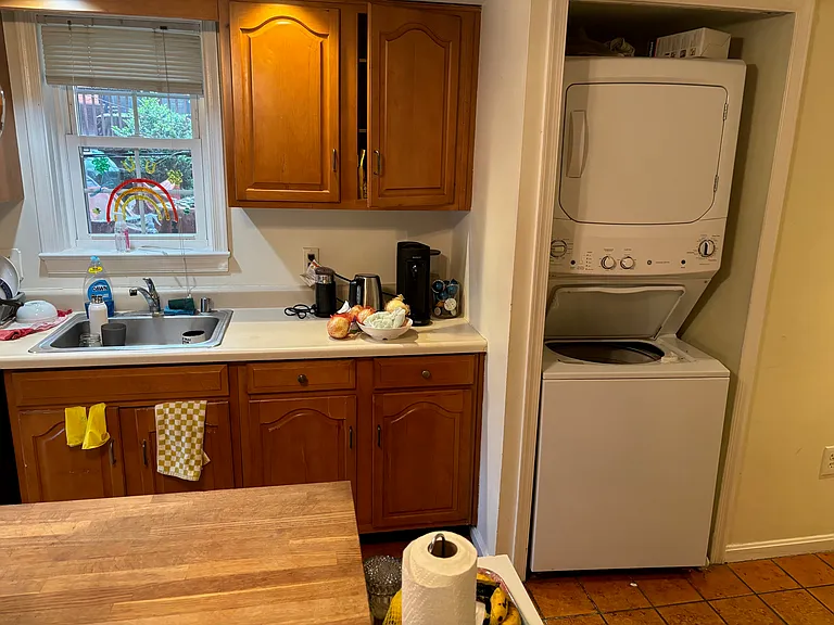 Kitchen/washer & dryer