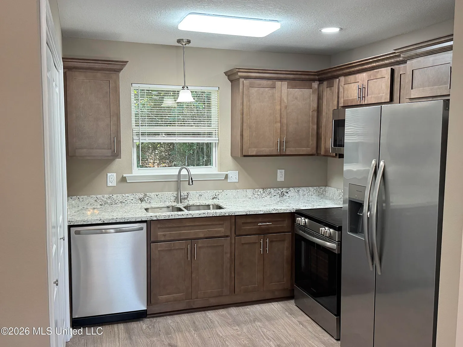 2 bed, 2.0 bath, 1020 sqft, $1,700 — Photo 2