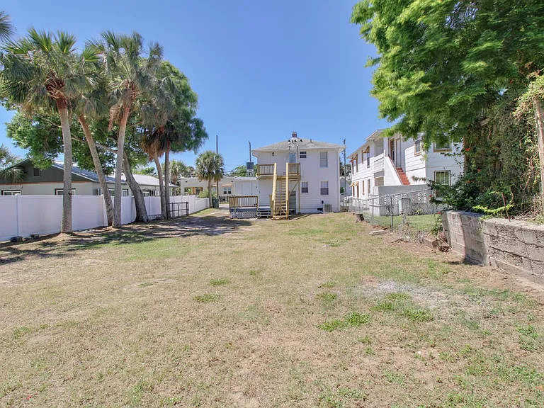 236 N Oleander Ave #2 — Photo 13
