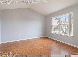 2941 Beland Ave, Keego Harbor, MI 48320