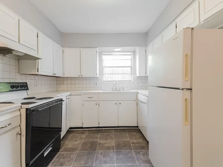 1400 N Austin St — Photo 10