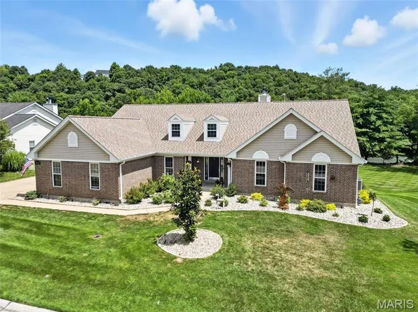 918 Forest Lake Ct, Ballwin, MO 63021