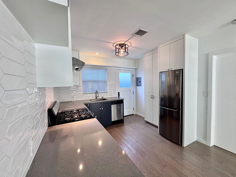 1st image of 642 Ocean Park Blvd #B