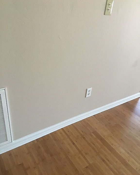 2nd image of 105 Windsong Cir