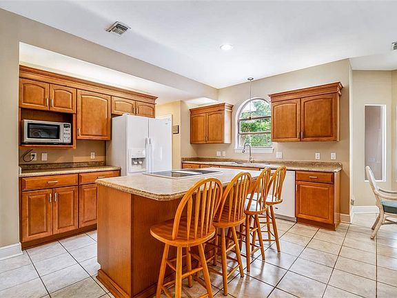3rd image of 4480 La Jolla