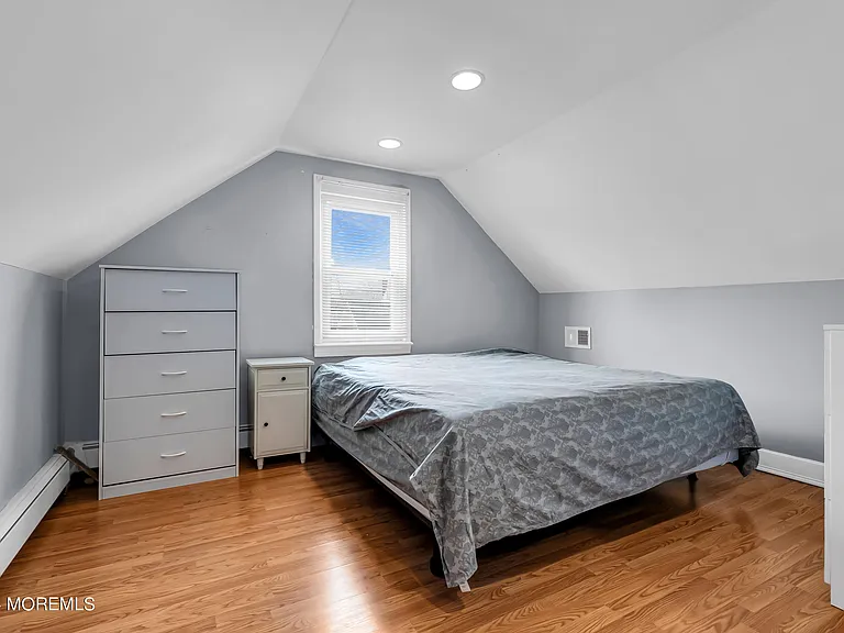 329 Yorke Ave — Photo 11