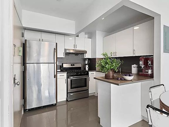 3rd image of 371 W 126th St #5B
