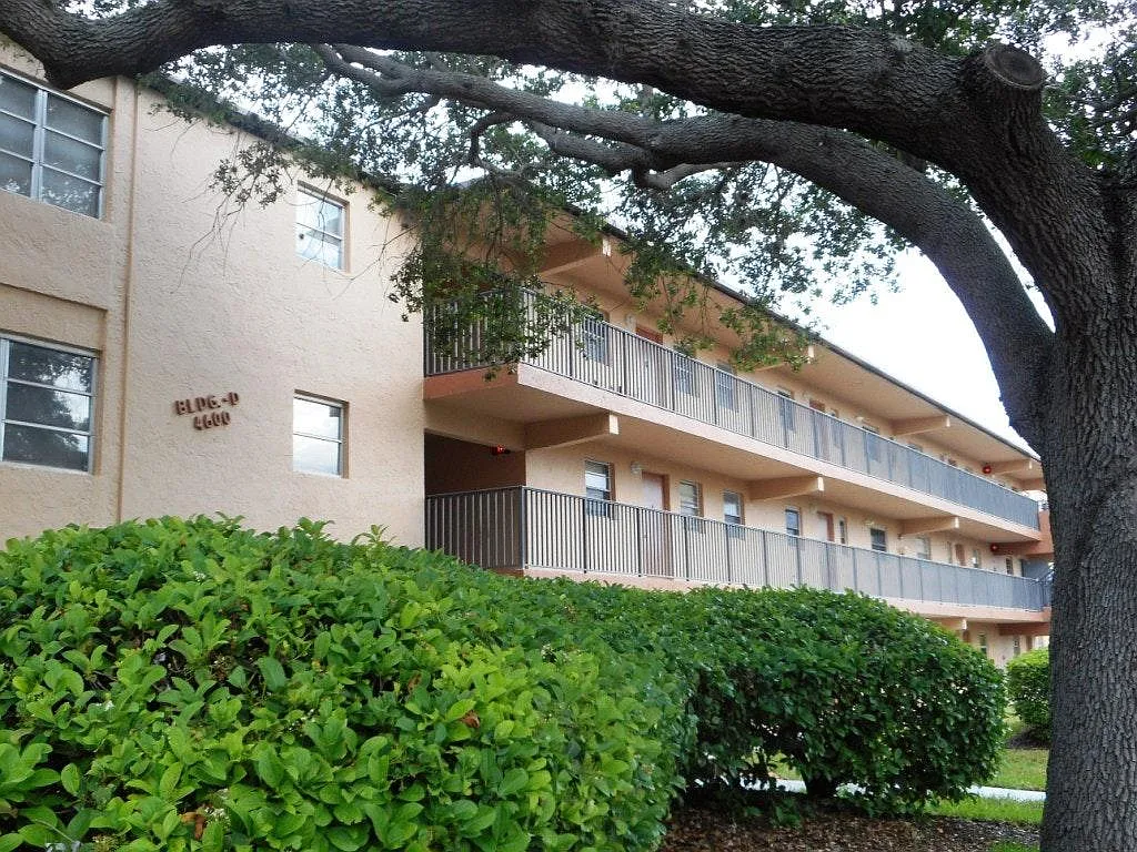 2 bed, 1015 sqft, $1,800 — Photo 2