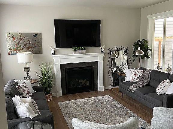 2nd image of 9047 Eleanor Dr SE