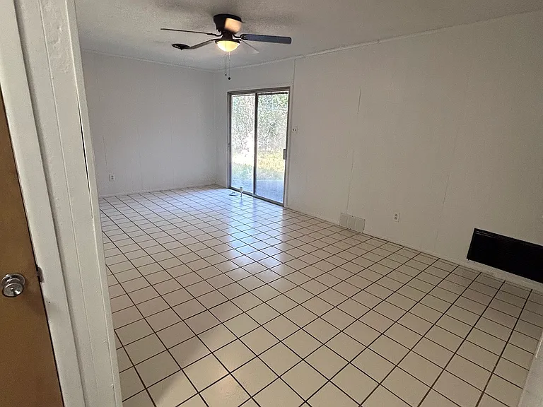 4902 Branscomb Dr — Photo 5