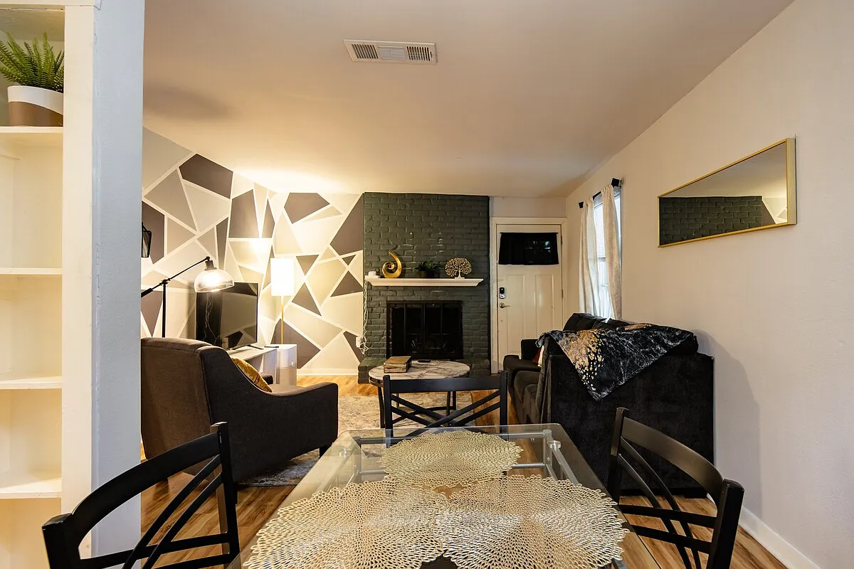 3 bed, 1122 sqft, $1,700 — Photo 3