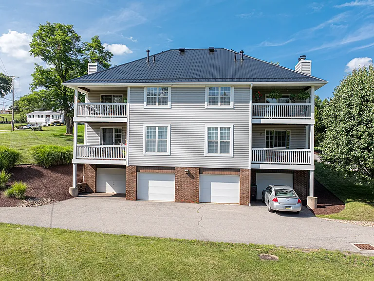 127 Greenwood Dr #8 — Photo 12
