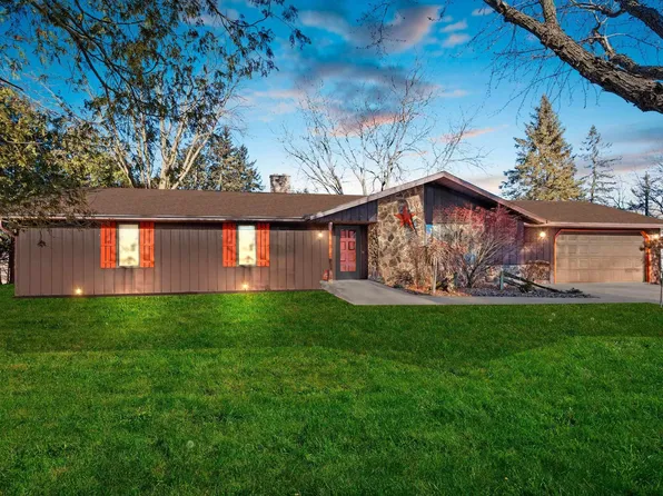 W1288 Hickory Dr, Pulaski, WI 54162