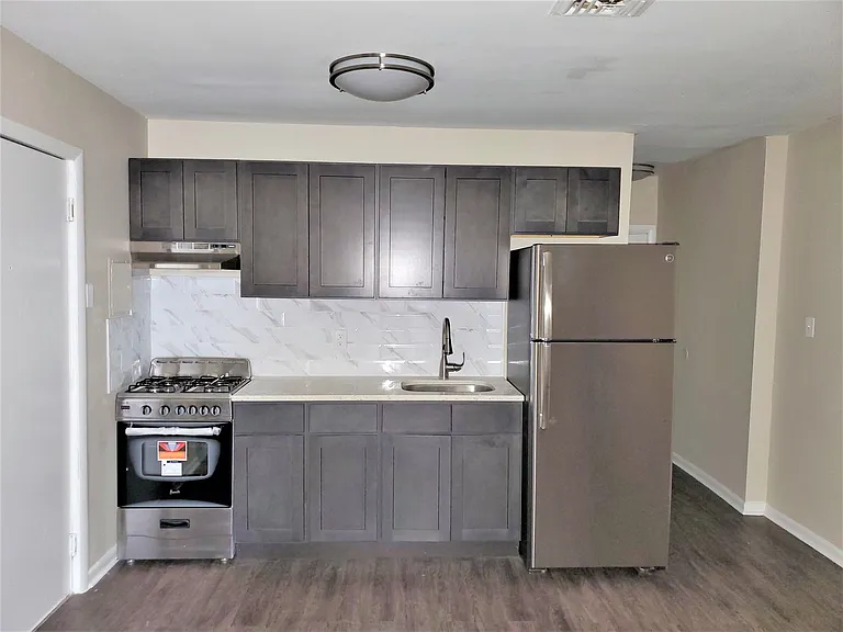 306 Main St #6 — Photo 9
