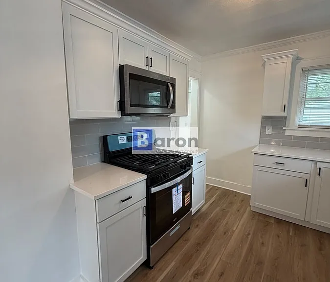 526 S 28th St — Photo 8