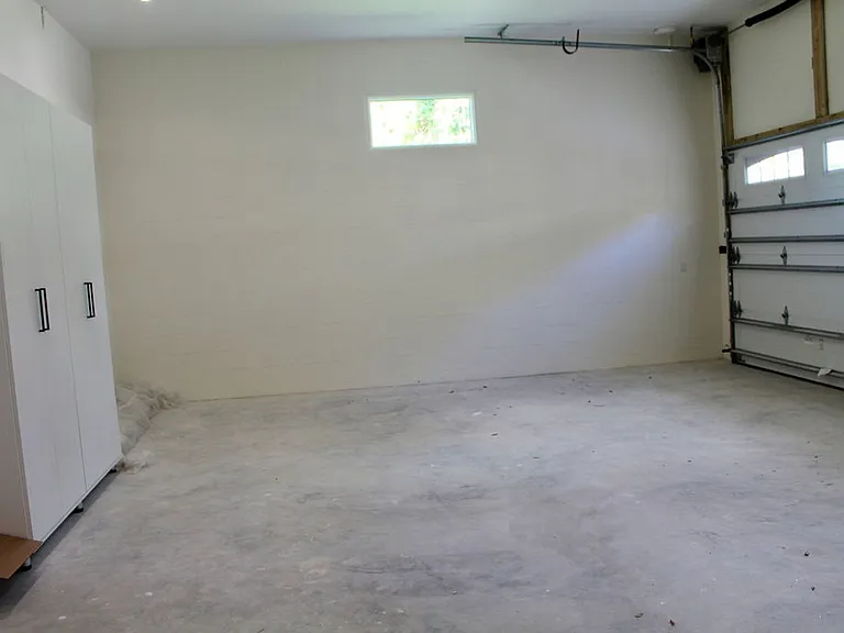 224 N Riverside Dr — Photo 48