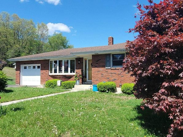 100 Clay St, New Philadelphia, PA 17959